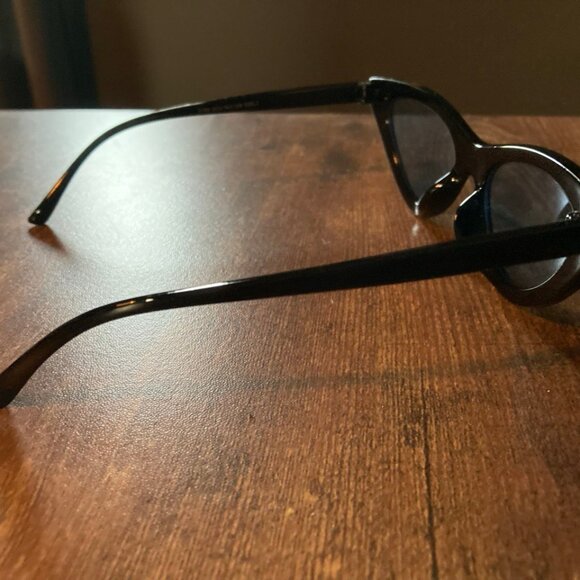 NWOT Unbranded Women's Black Cat Eye Sunglasses with Blue Lenses - Picture 6 of 6